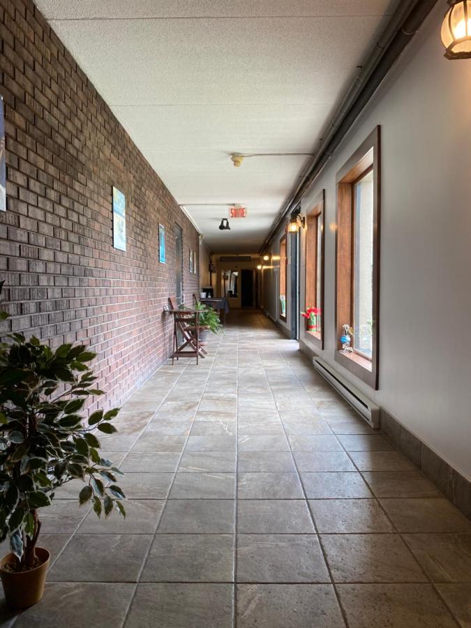 Motel St-Eustache 圣厄斯塔什 外观 照片